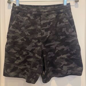 LULULEMON Mens Pace Breaker Unlined Shorts Black Green Camo Small